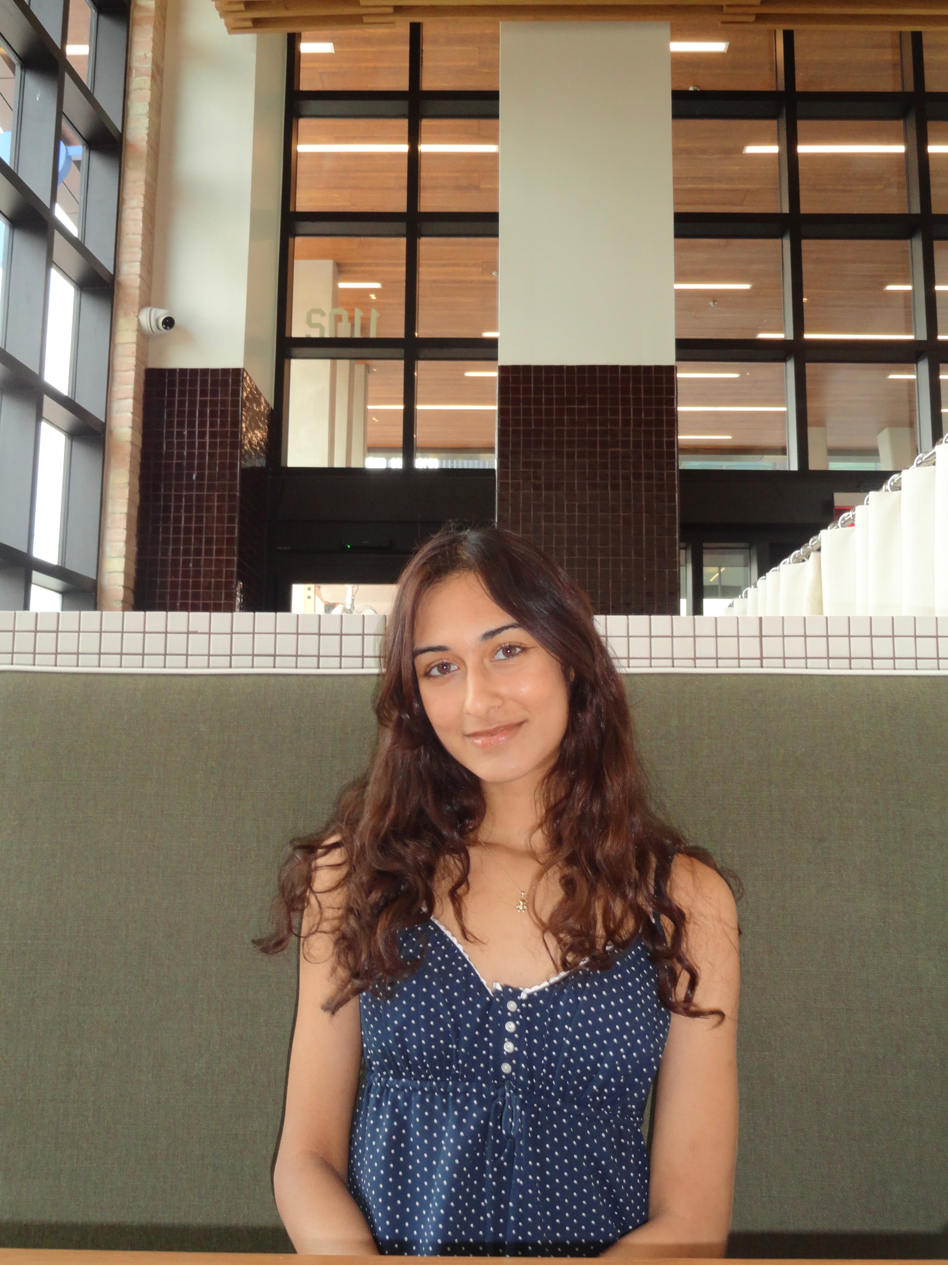 Headshot of Mansi Madhani